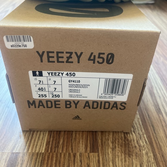 Yeezy 450 made by Adidas - Picture 4 of 7